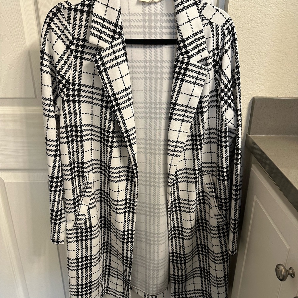 Chic Black and White Plaid Coat